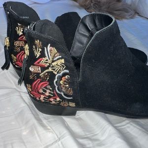 Perfect holiday shoe!